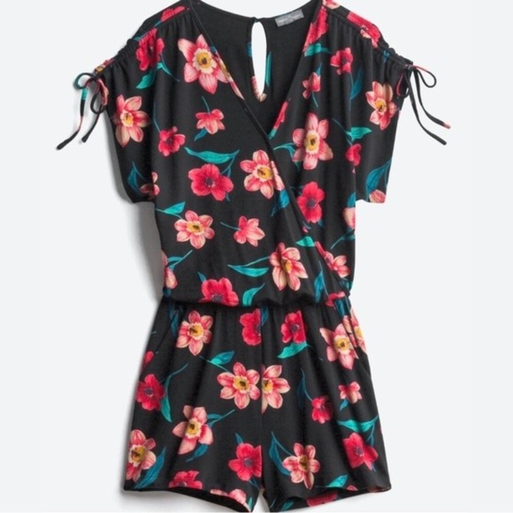 Market & Spruce black floral romper with pockets size medium